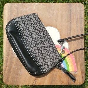 ♻️DONATED ♻️ Coach Wristlet